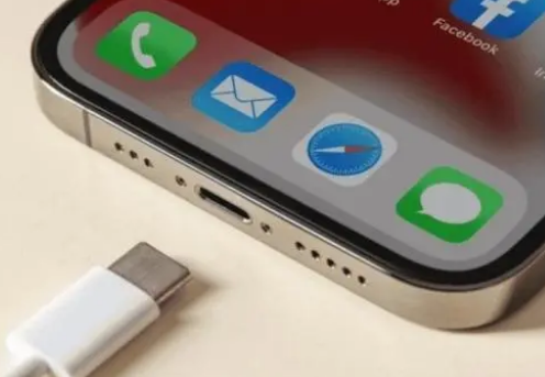 海盐苹果15维修分享iPhone15改USB-C接口后能和安卓用户互借充电器吗